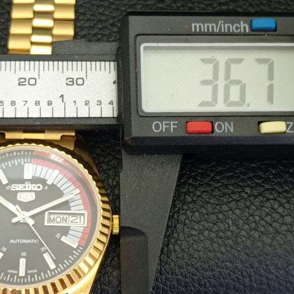 Vintage 1992 Seiko Automatic Mens Gold Watch W/daydate & Red accents - Picture 7 of 10